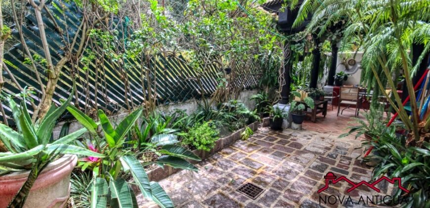 A4231 – Beautiful house within walking distance of Central Park