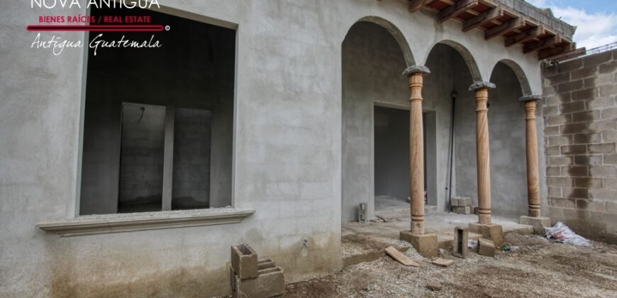 B146 -Bonita casa en construccion en el area del Calvario