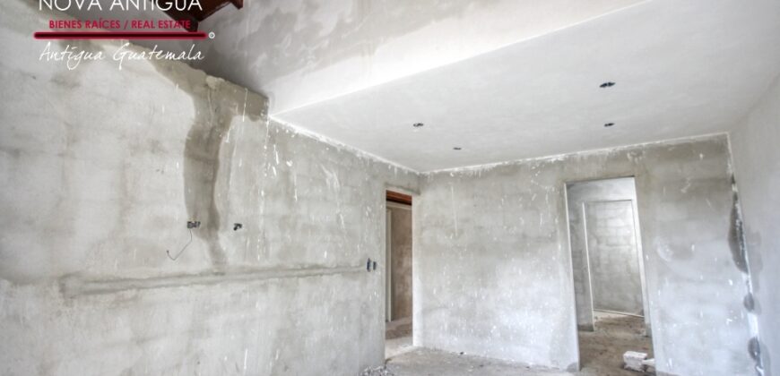 B146 -Bonita casa en construccion en el area del Calvario