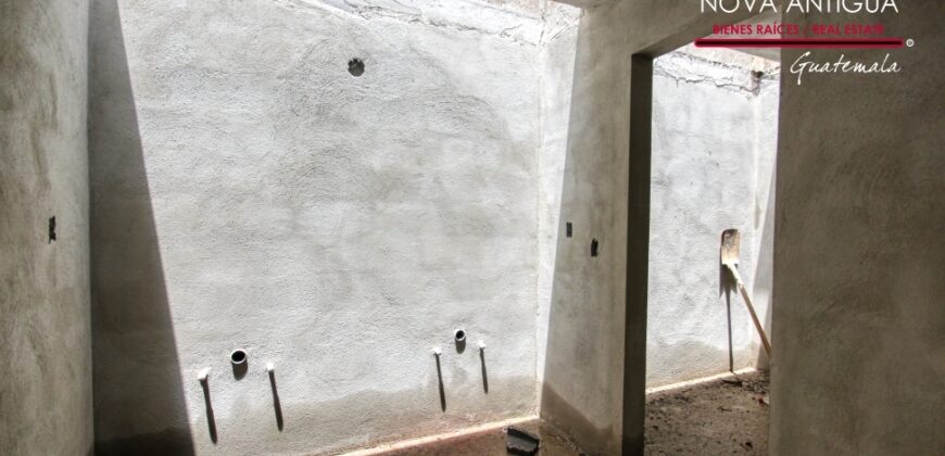 B146 -Bonita casa en construccion en el area del Calvario