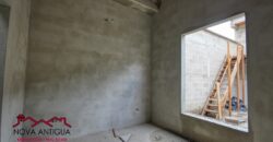 B146 -Bonita casa en construccion en el area del Calvario
