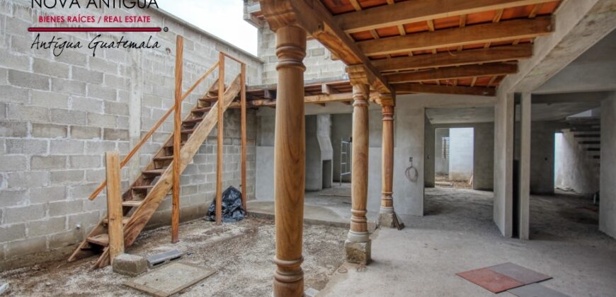 B146 -Bonita casa en construccion en el area del Calvario