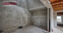 B146 -Bonita casa en construccion en el area del Calvario