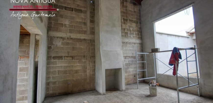B146 -Bonita casa en construccion en el area del Calvario