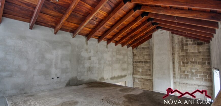 B146 -Bonita casa en construccion en el area del Calvario