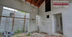 B146 -Bonita casa en construccion en el area del Calvario