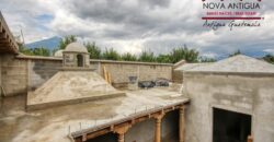 B146 -Bonita casa en construccion en el area del Calvario