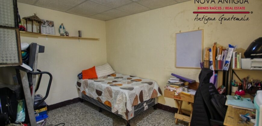 A4233 – Large rental option with views of the ruins