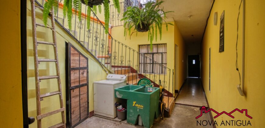 A4233 – Large rental option with views of the ruins