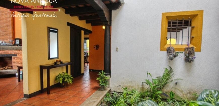 I73- Acogedora casa en condominio en San Pedro Las Huertas