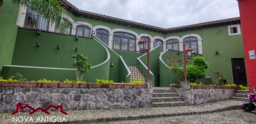 I73- Acogedora casa en condominio en San Pedro Las Huertas