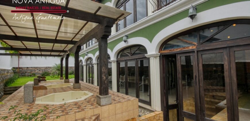 I73- Acogedora casa en condominio en San Pedro Las Huertas