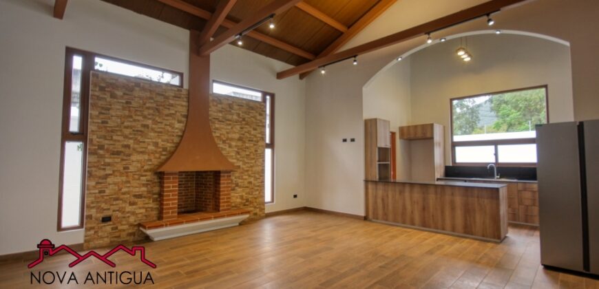 H111 – Hermosa casa en San Pedro el Alto