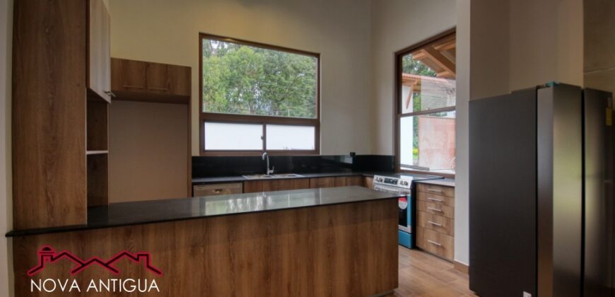 H111 – Hermosa casa en San Pedro el Alto