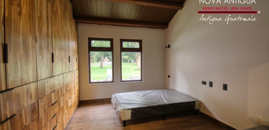 H111 – Hermosa casa en San Pedro el Alto