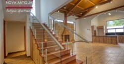 H111 – Hermosa casa en San Pedro el Alto