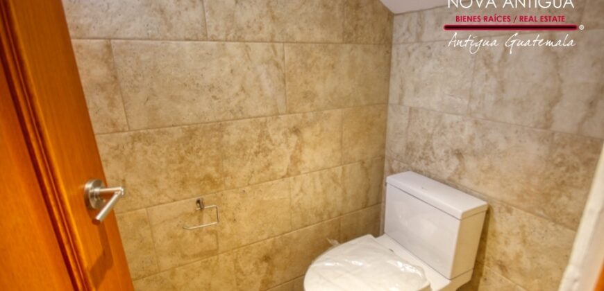 H111 – Hermosa casa en San Pedro el Alto