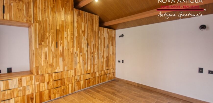 H111 – Hermosa casa en San Pedro el Alto