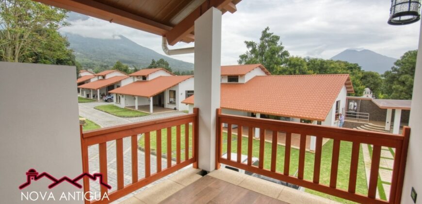 H111 – Hermosa casa en San Pedro el Alto