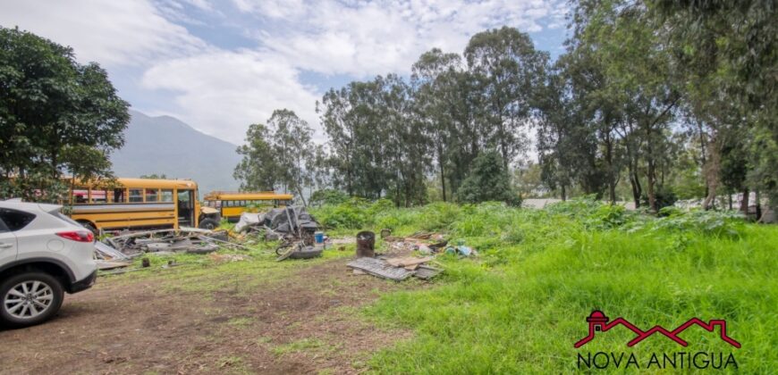 J133 – Terreno sobre carretera totalmente plano