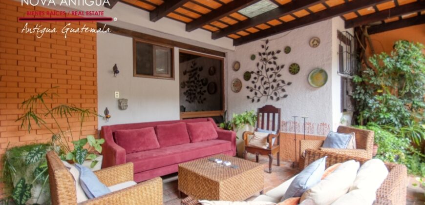 A4234 – Cozy apartment in the Center of Antigua