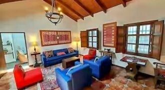 A260 – Casa en renta de 3 habitaciones amueblada.