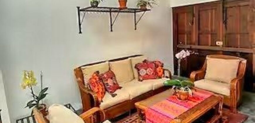 A260 – Casa en renta de 3 habitaciones amueblada.