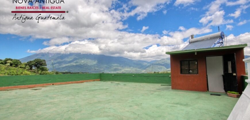 J135 – House for sale in Villas de Santiago.