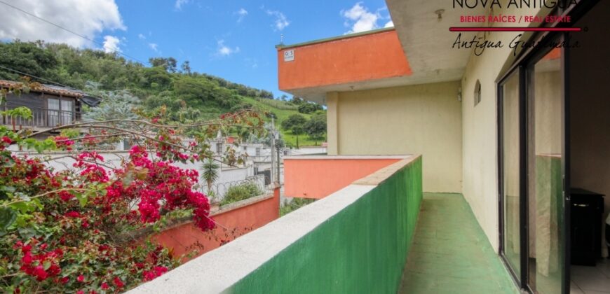 J135 – Casa en venta en Villas de Santiago.