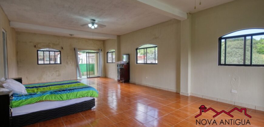 J135 – Casa en venta en Villas de Santiago.