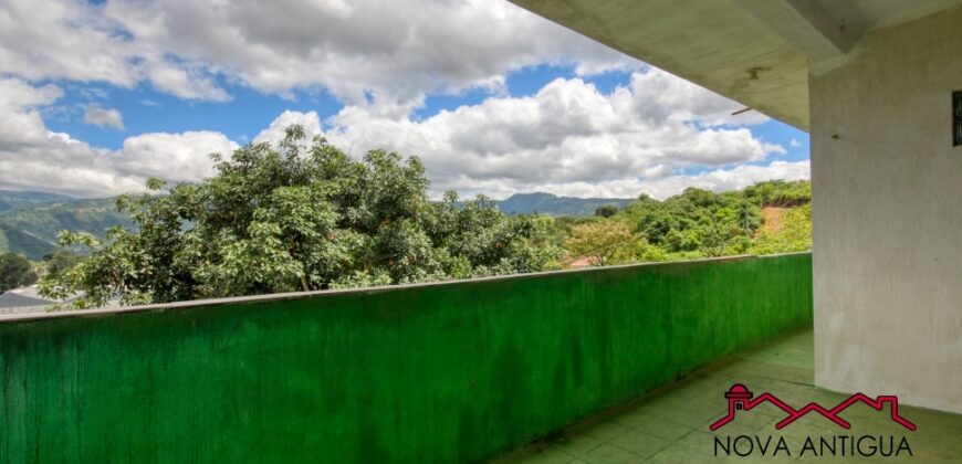 J135 – House for sale in Villas de Santiago.