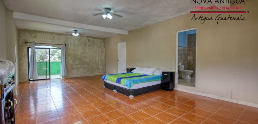 J135 – House for sale in Villas de Santiago.