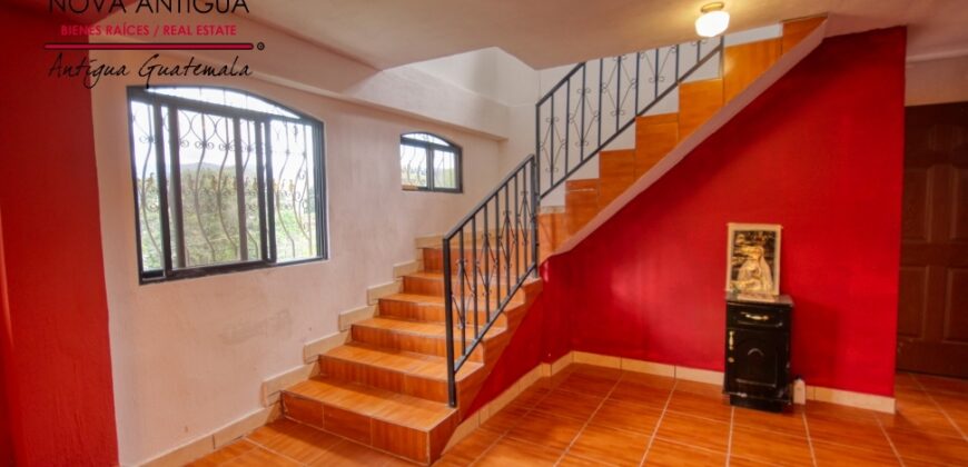 J135 – Casa en venta en Villas de Santiago.