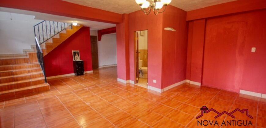 J135 – House for sale in Villas de Santiago.