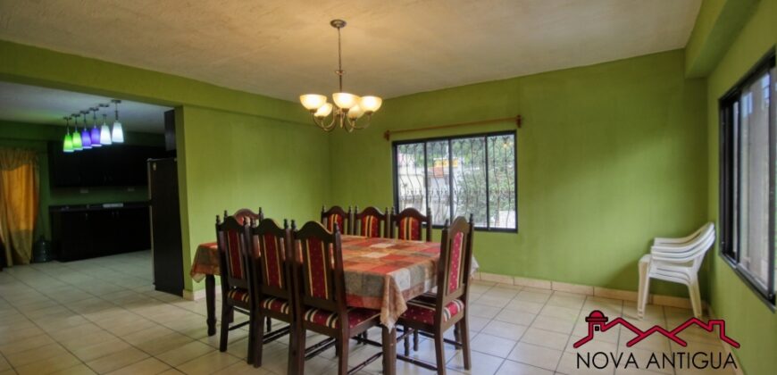 J135 – Casa en venta en Villas de Santiago.