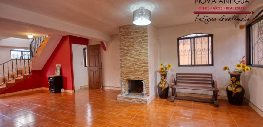 J135 – House for sale in Villas de Santiago.