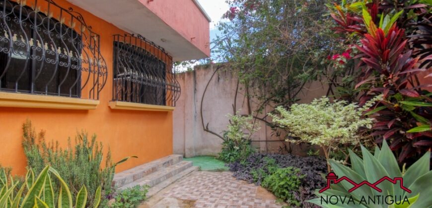 J135 – Casa en venta en Villas de Santiago.