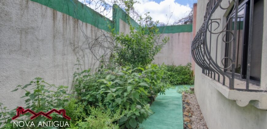 J135 – Casa en venta en Villas de Santiago.