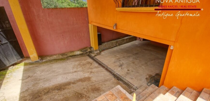 J135 – Casa en venta en Villas de Santiago.