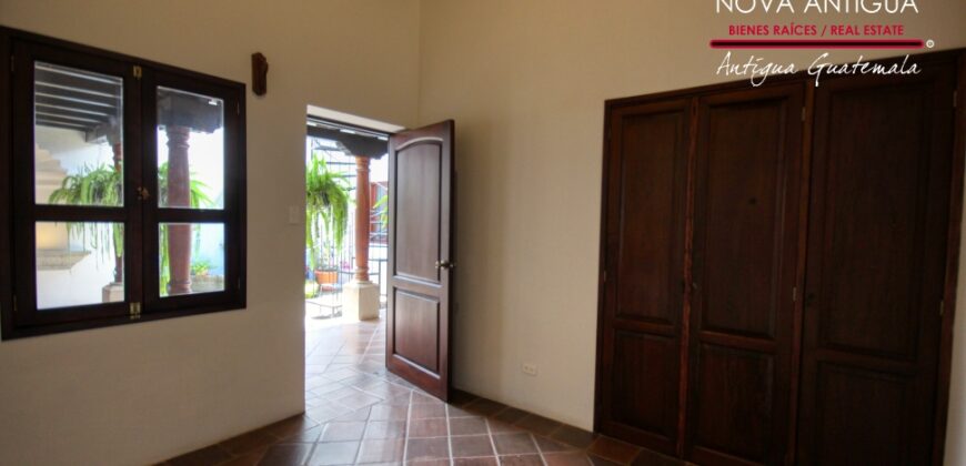 D71 – Corner house in a residential area in the Panorama area