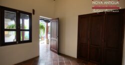 D71 – Casa de esquina en residencial en el area de Panorama