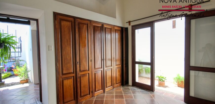 D71 – Corner house in a residential area in the Panorama area