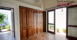 D71 – Casa de esquina en residencial en el area de Panorama