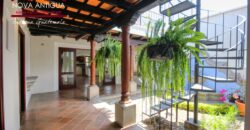 D71 – Corner house in a residential area in the Panorama area