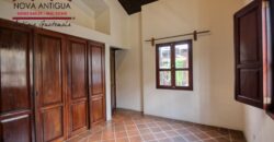 D71 – Casa de esquina en residencial en el area de Panorama