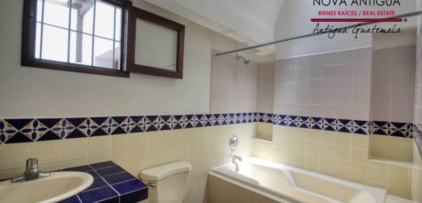 D71 – Casa de esquina en residencial en el area de Panorama