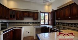 D71 – Casa de esquina en residencial en el area de Panorama