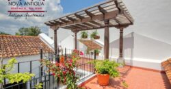 D71 – Casa de esquina en residencial en el area de Panorama