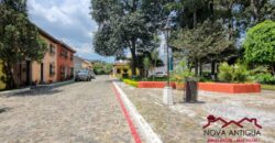 D71 – Casa de esquina en residencial en el area de Panorama