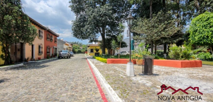 D71 – Casa de esquina en residencial en el area de Panorama